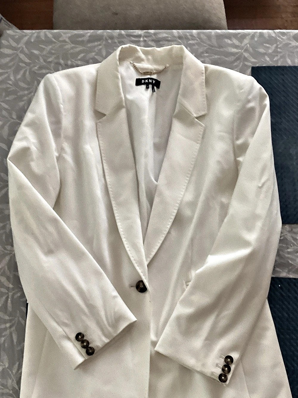 DKNY Women's Blazer in White Size 10 Like New